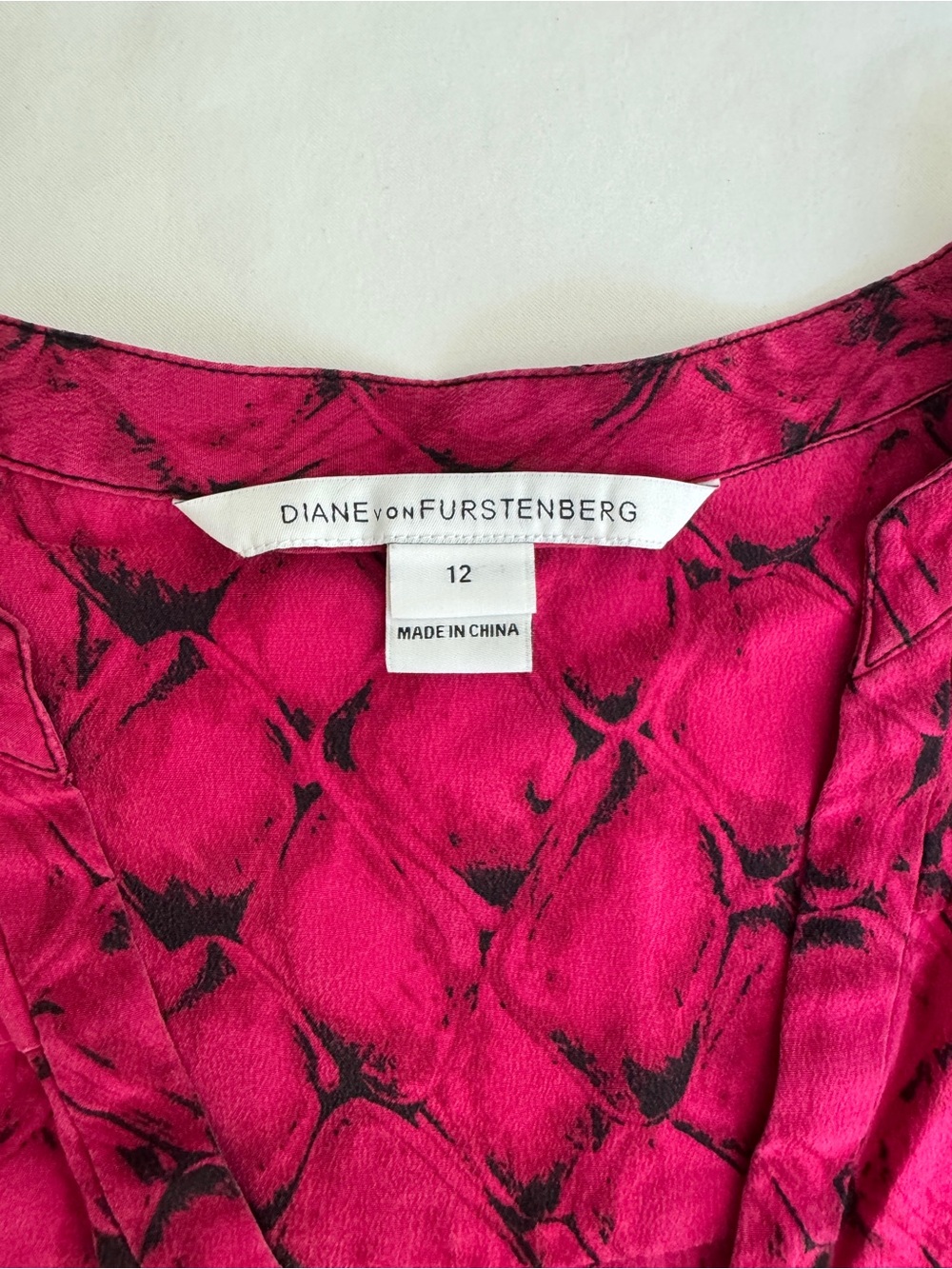 Diane von Furstenberg DVF Silk Dress Size 12 Pink Animal long sleeve Belted Mini - Picture 5 of 8